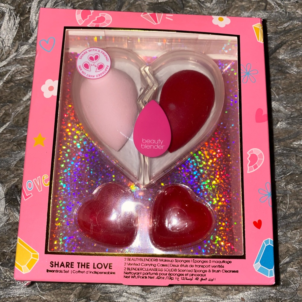 NIB Beautyblender Makeup Blender, Case, & Cleaner Heart Bundle Set